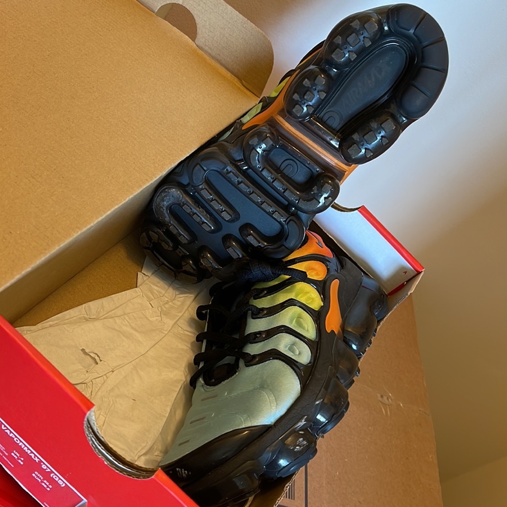 Nike Vapormax NO I WILL NOT ACCEPT ANY OFFERS LOWER THAN WHATS POSTED. - Picture 7 of 11